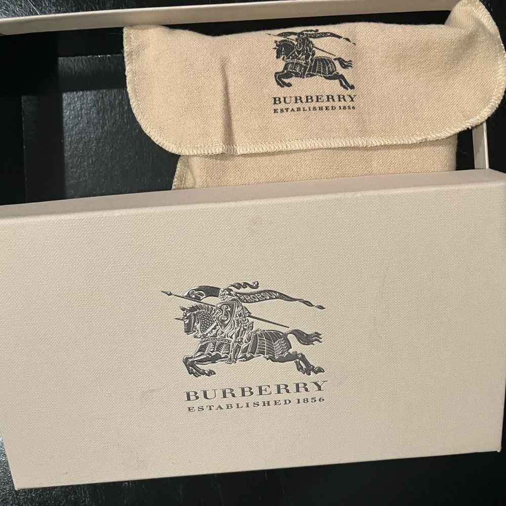 Burberry Nova Check Bifold Wallet, NWT. In original box and comes with dustbag - Picture 7 of 8